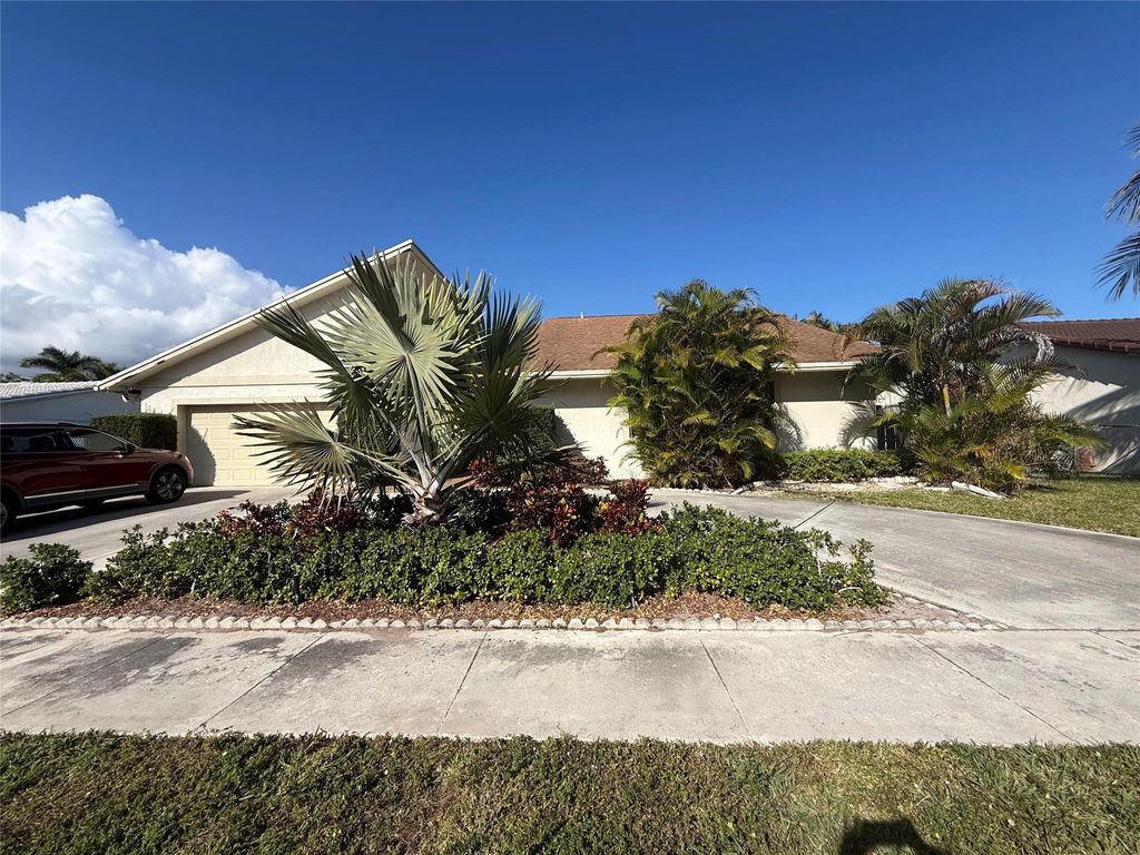 Photo of 71 Laredo Lane, Boca Raton, FL 33487 (MLS # F10542333)