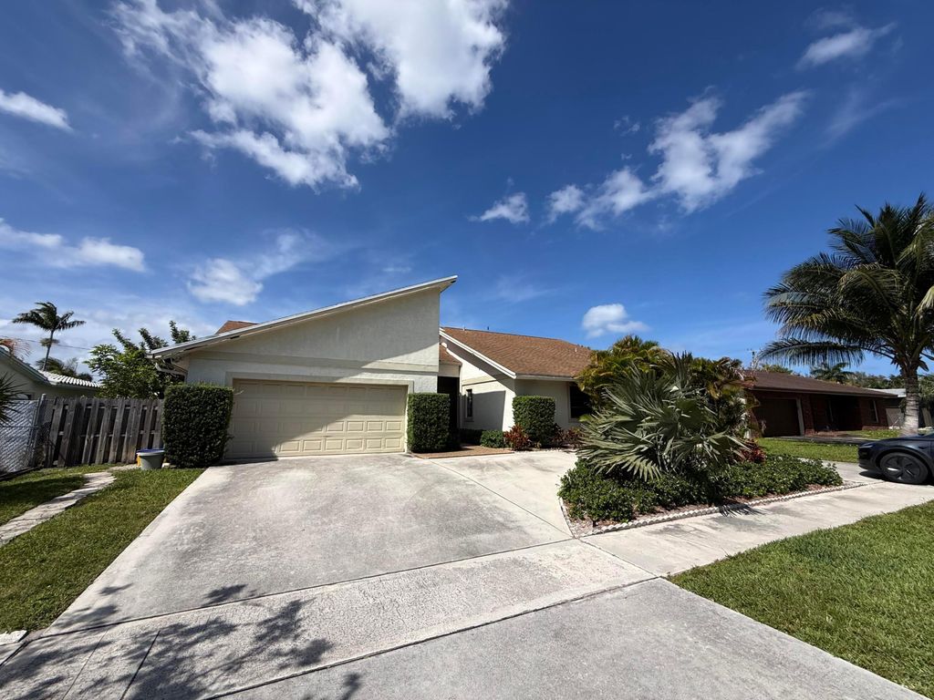Photo of 71 Laredo Lane, Boca Raton, FL 33487 (MLS # F10542333)