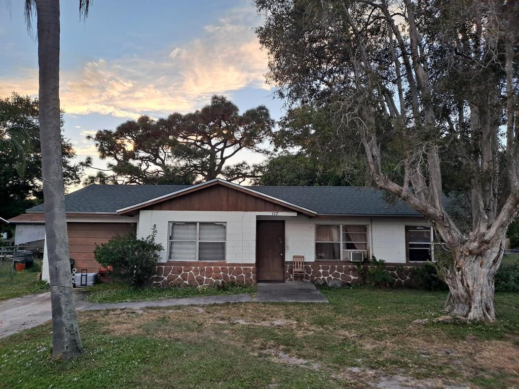 Photo of 117 Devonshire Drive, Fort Pierce, FL 34946 (MLS # R10754180)