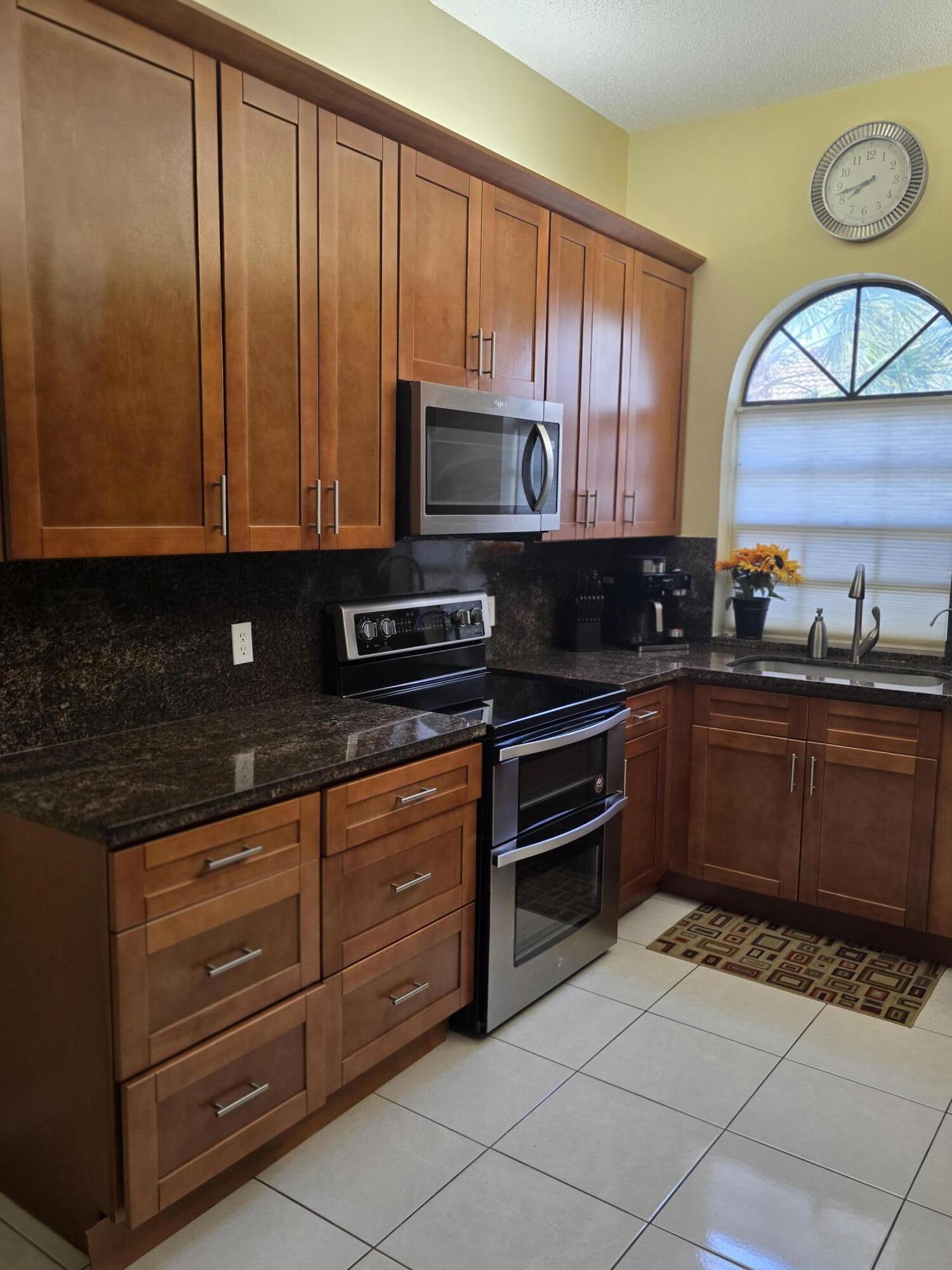5243 Europa Drive N, Boynton Beach, FL, 33437/$259,000 2 5243 Europa Drive N