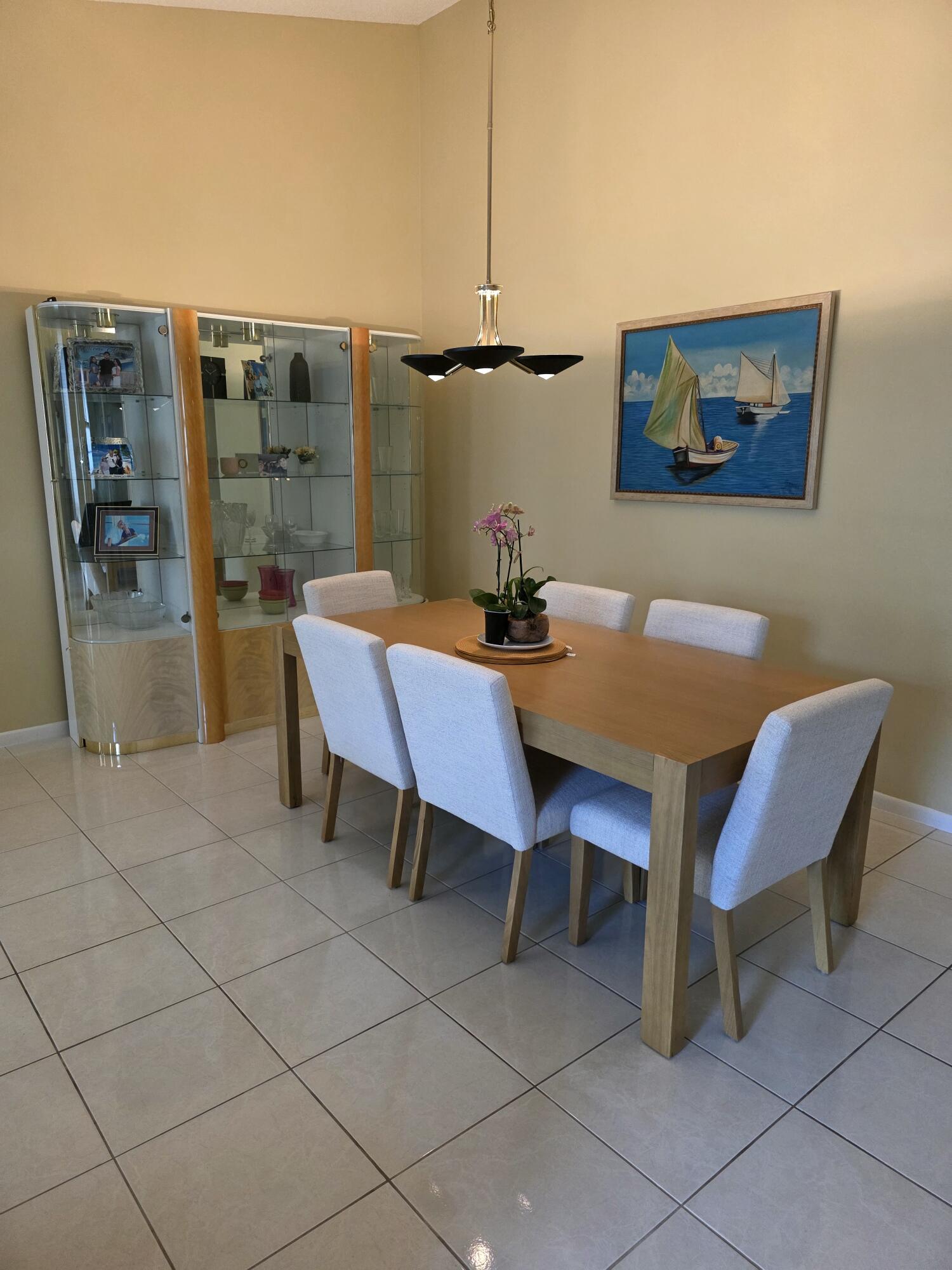 5243 Europa Drive N, Boynton Beach, FL, 33437/$259,000 4 5243 Europa Drive N