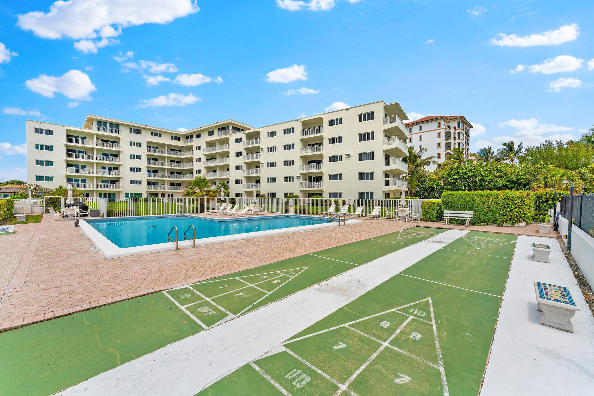Palm Beach Shores Apartments - Residential