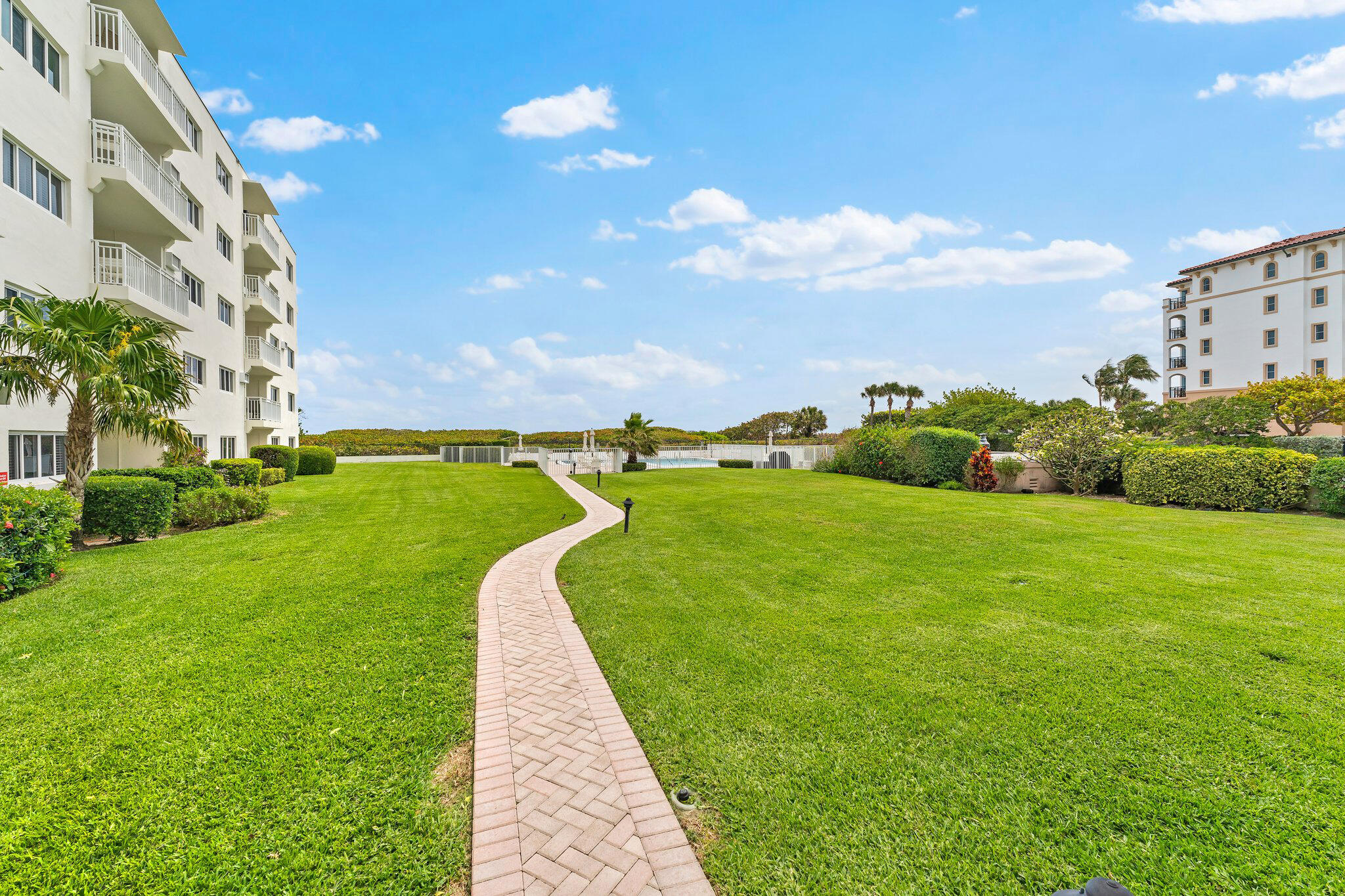 Palm Beach Shores Apartments - Residential