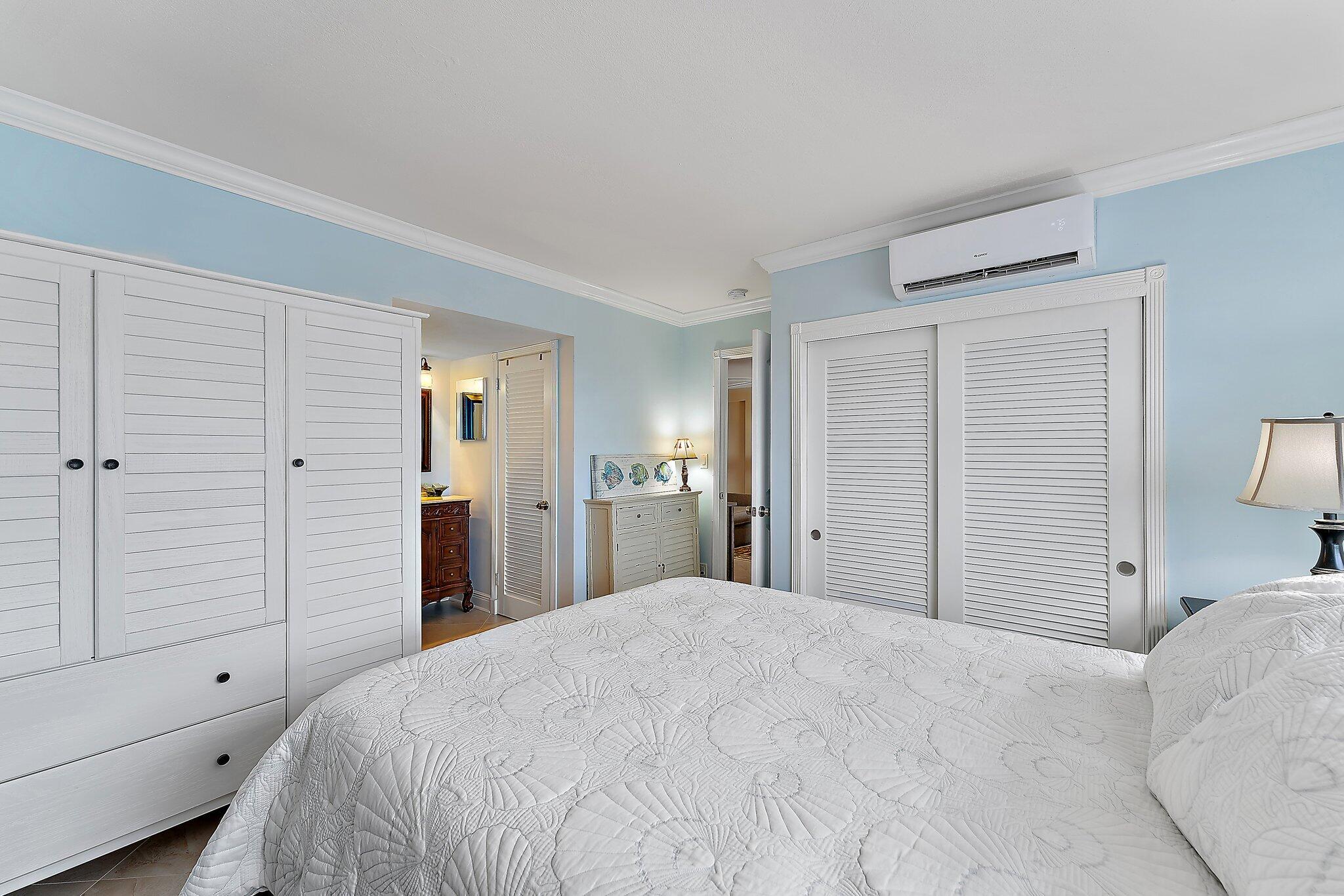 Palm Beach Shores Apartments - Residential