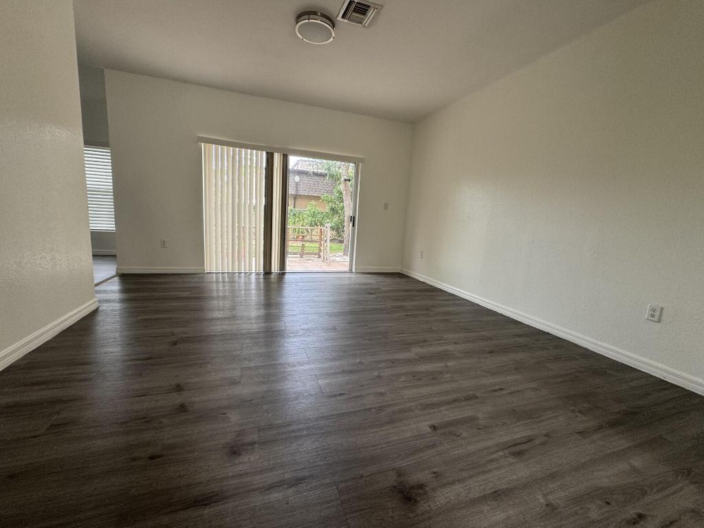 ESTANCIA AT PALM SPRINGS - Residential Lease