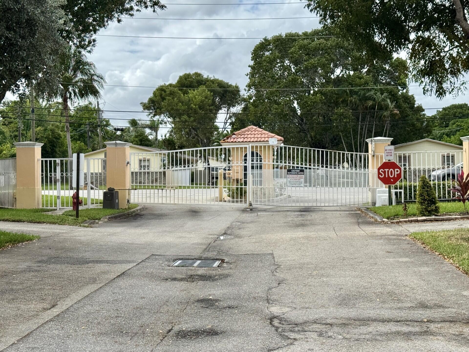 ESTANCIA AT PALM SPRINGS - Residential Lease