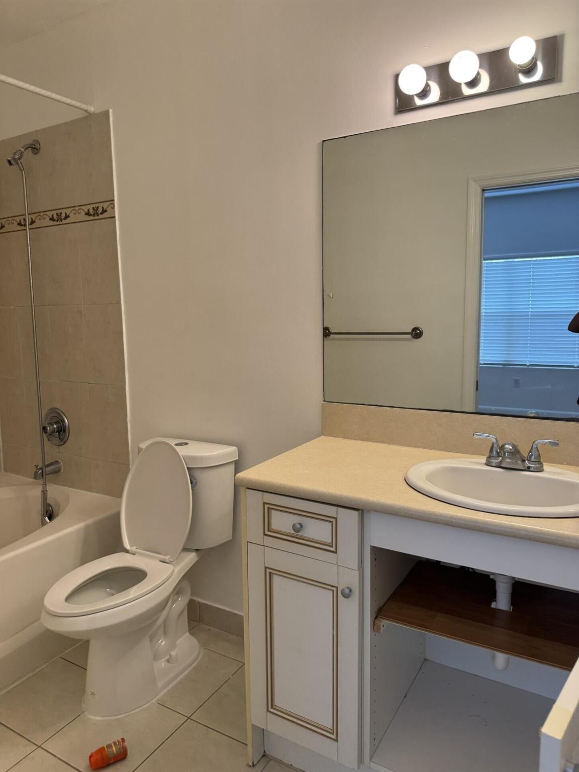 ESTANCIA AT PALM SPRINGS - Residential Lease