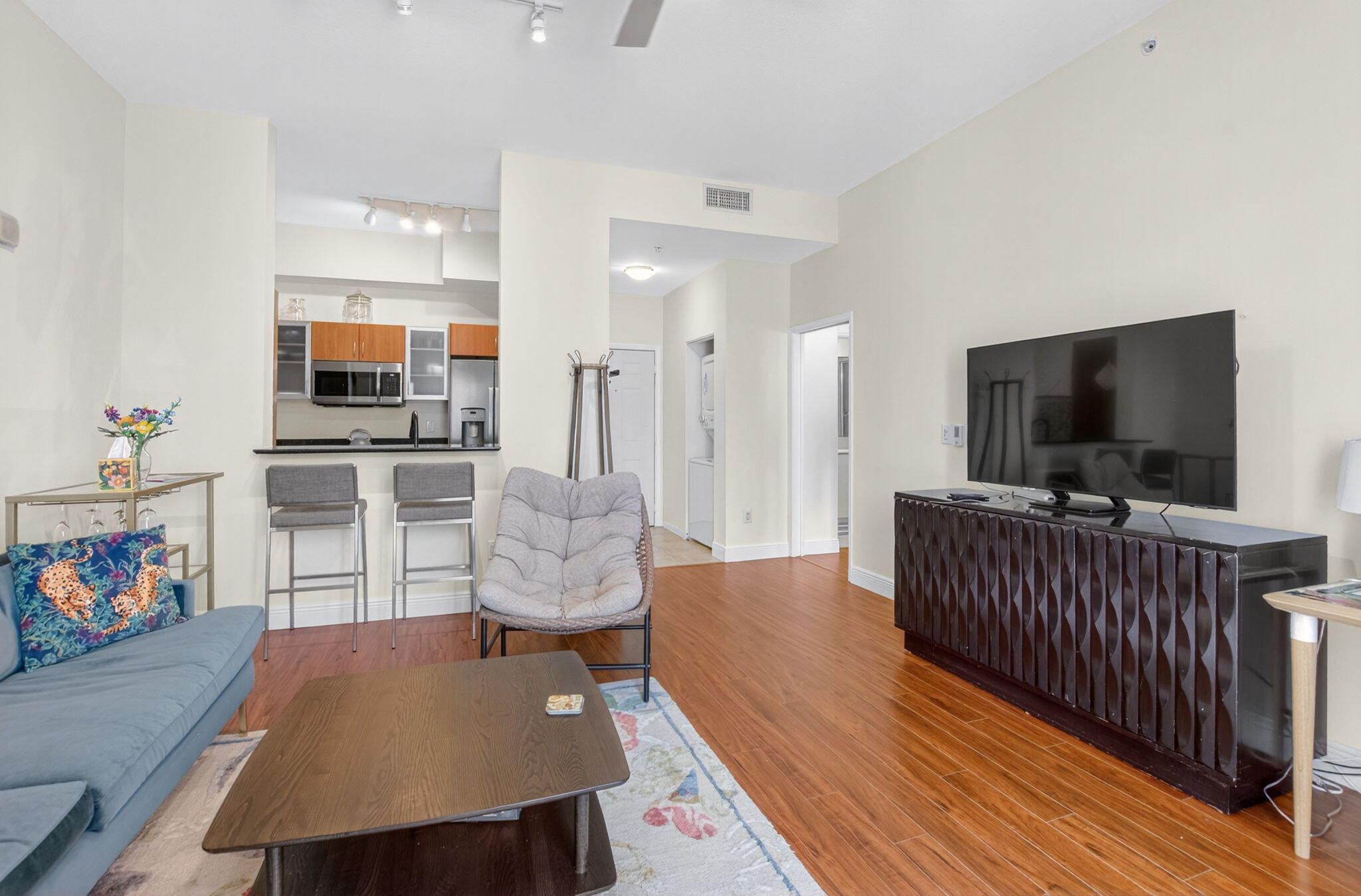 233 S Federal Highway Uph04