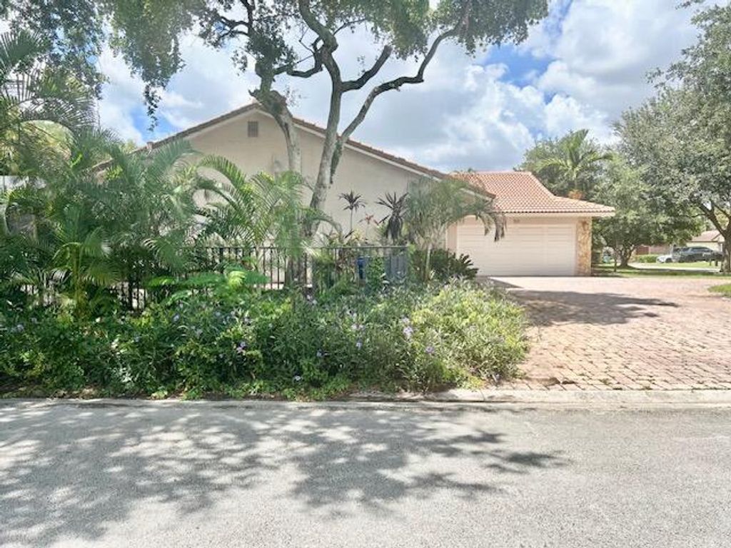 Photo of 501 NW 107th Terrace, Coral Springs, FL 33071 (MLS # B26035920)