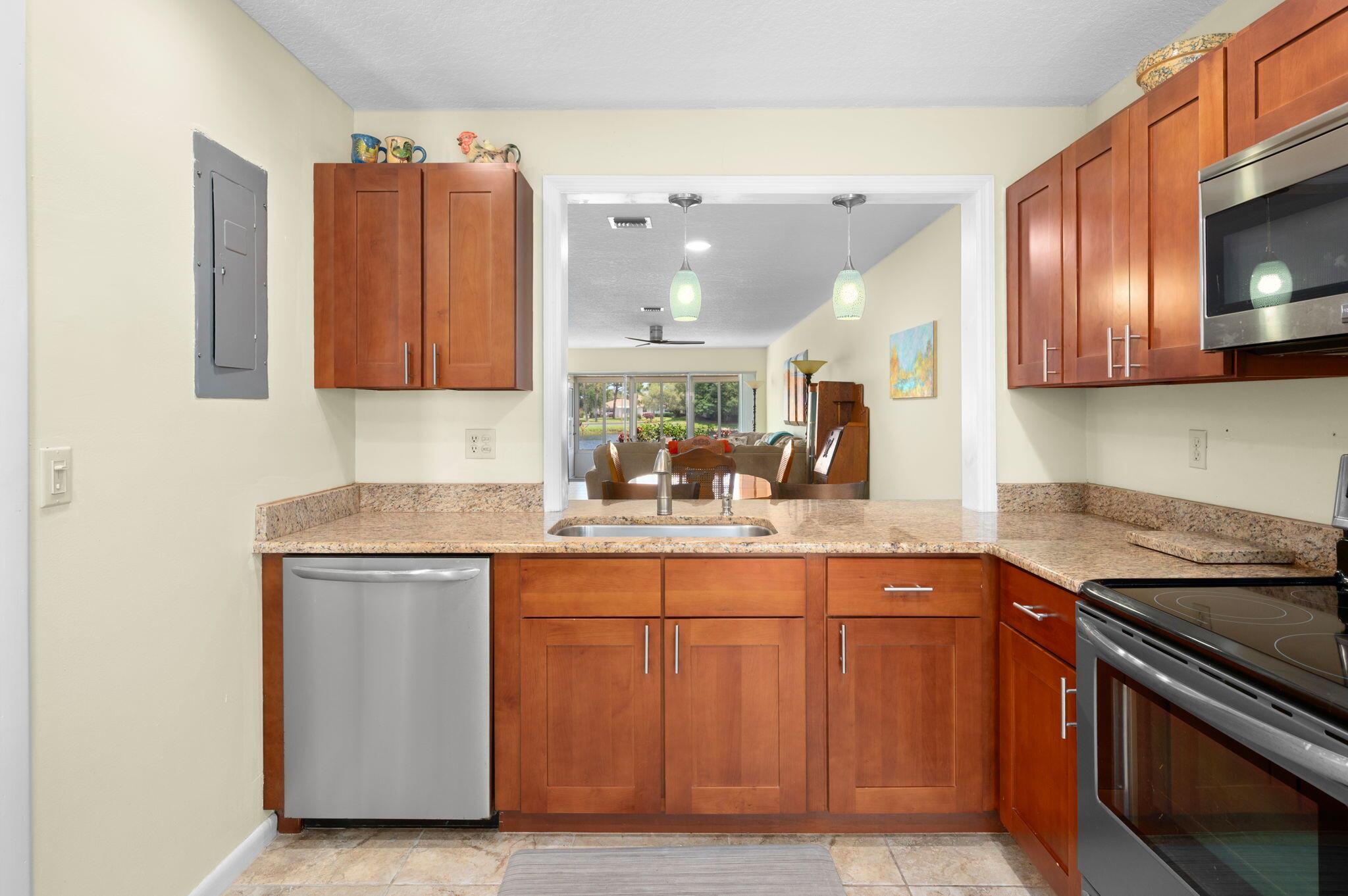 Fort Pierce, Florida 34982, United States, 2 Bedrooms Bedrooms, ,2 BathroomsBathrooms,Residential,Pending,209591