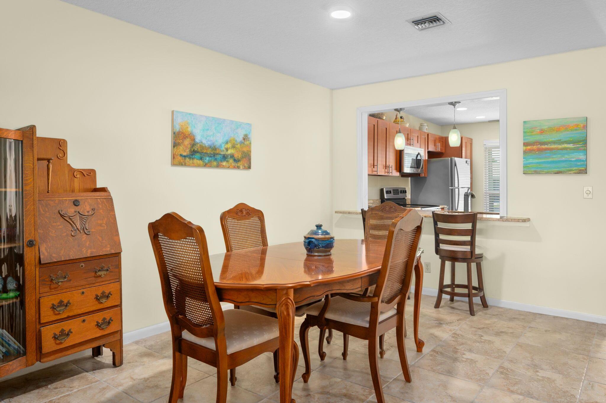 Fort Pierce, Florida 34982, United States, 2 Bedrooms Bedrooms, ,2 BathroomsBathrooms,Residential,Pending,209591