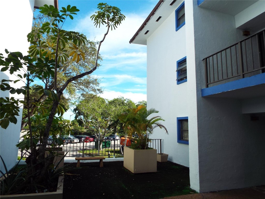 THE FALLS OF INVERRARY - Residential