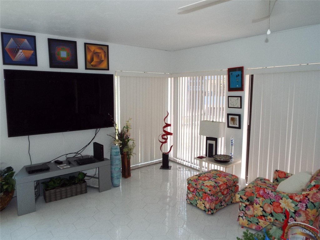 THE FALLS OF INVERRARY - Residential