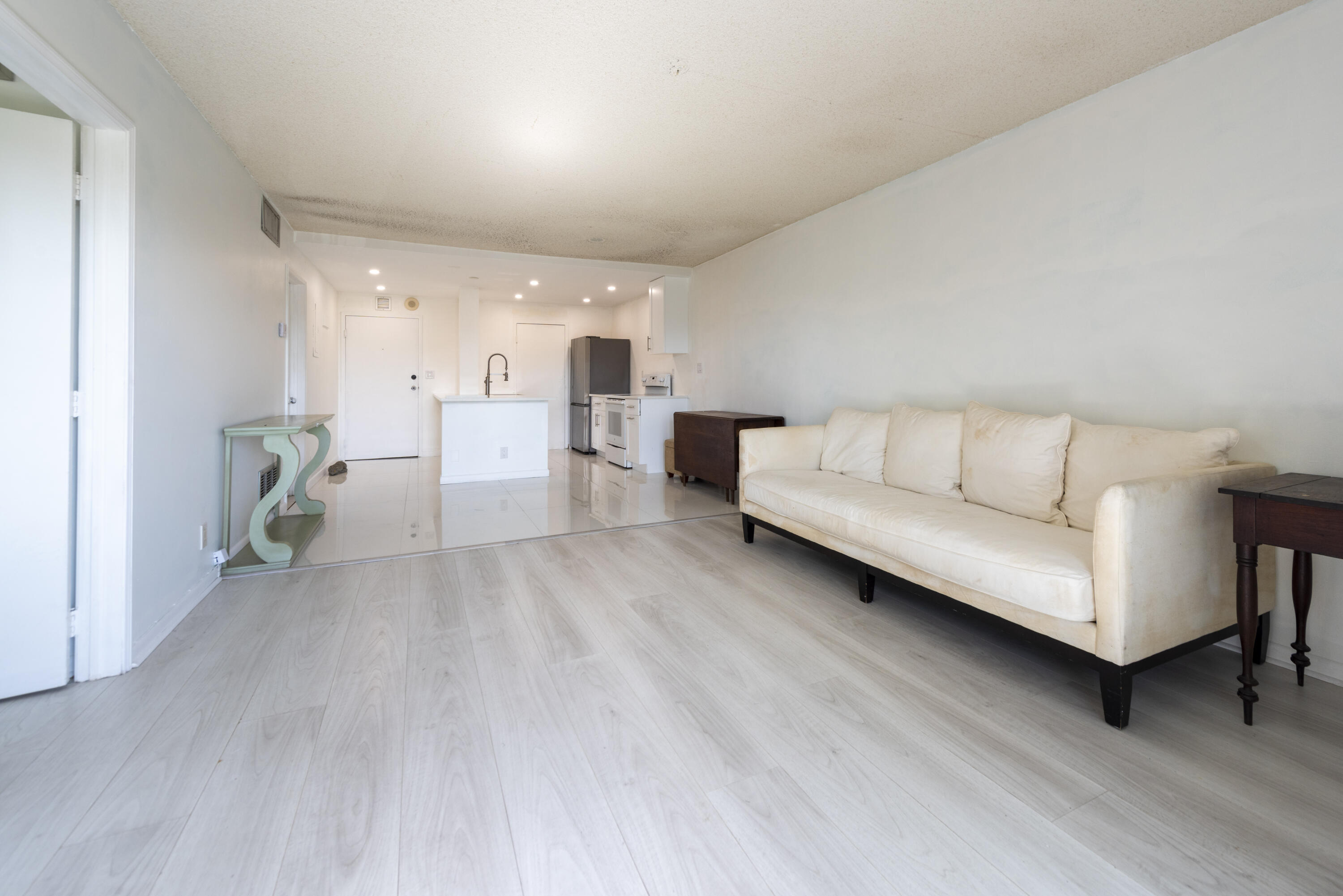 VICTORIA PARK TOWER CONDO - Residential