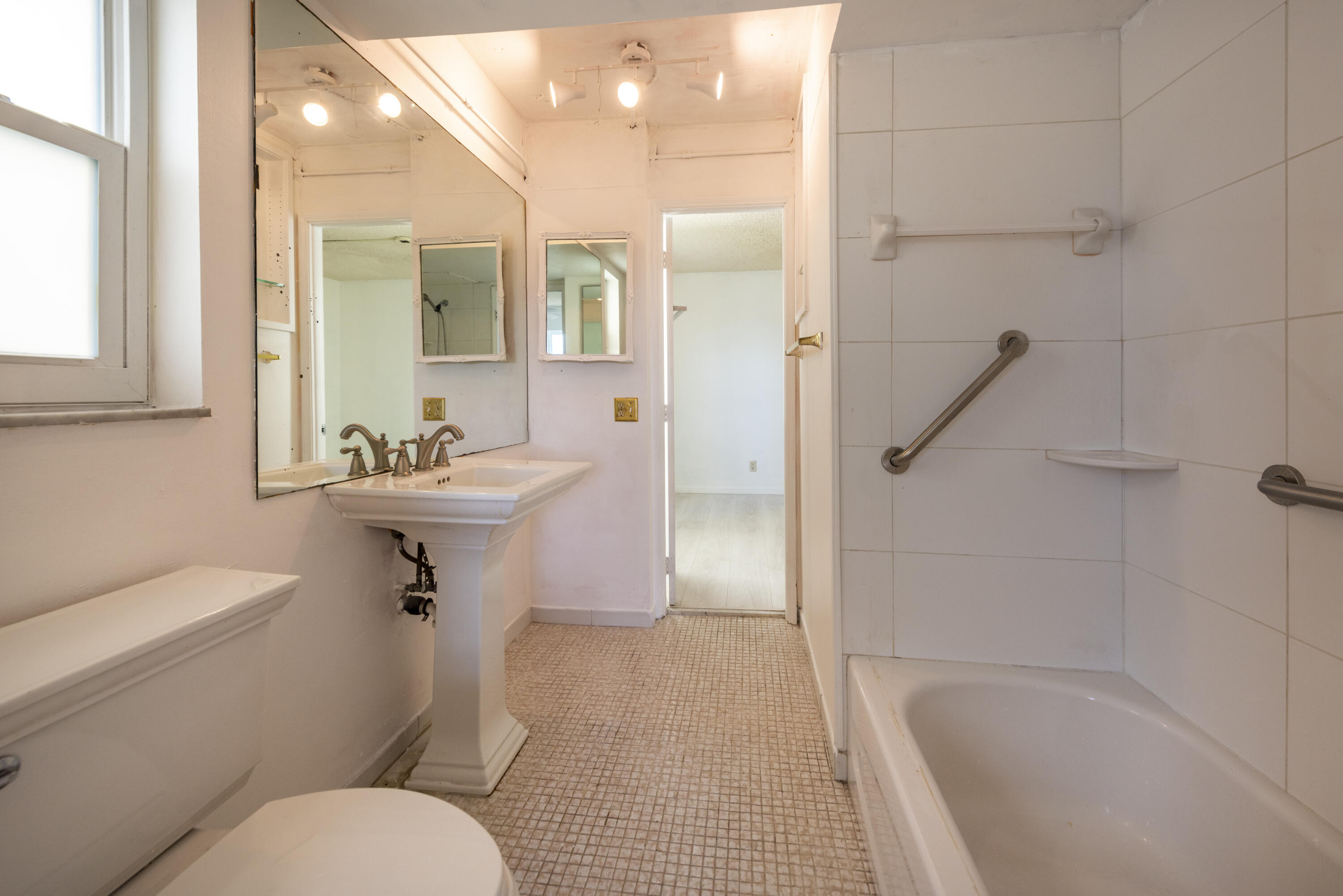 VICTORIA PARK TOWER CONDO - Residential