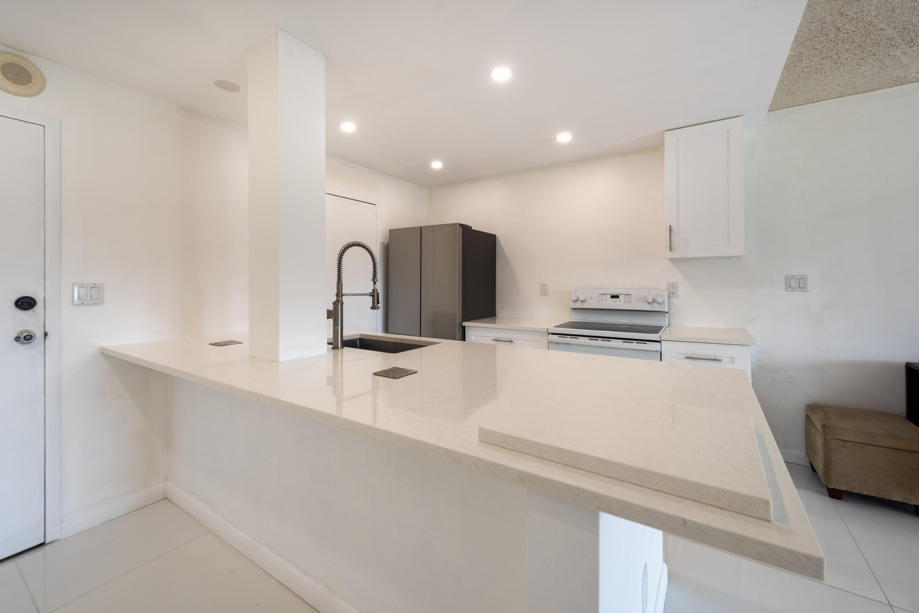 VICTORIA PARK TOWER CONDO - Residential