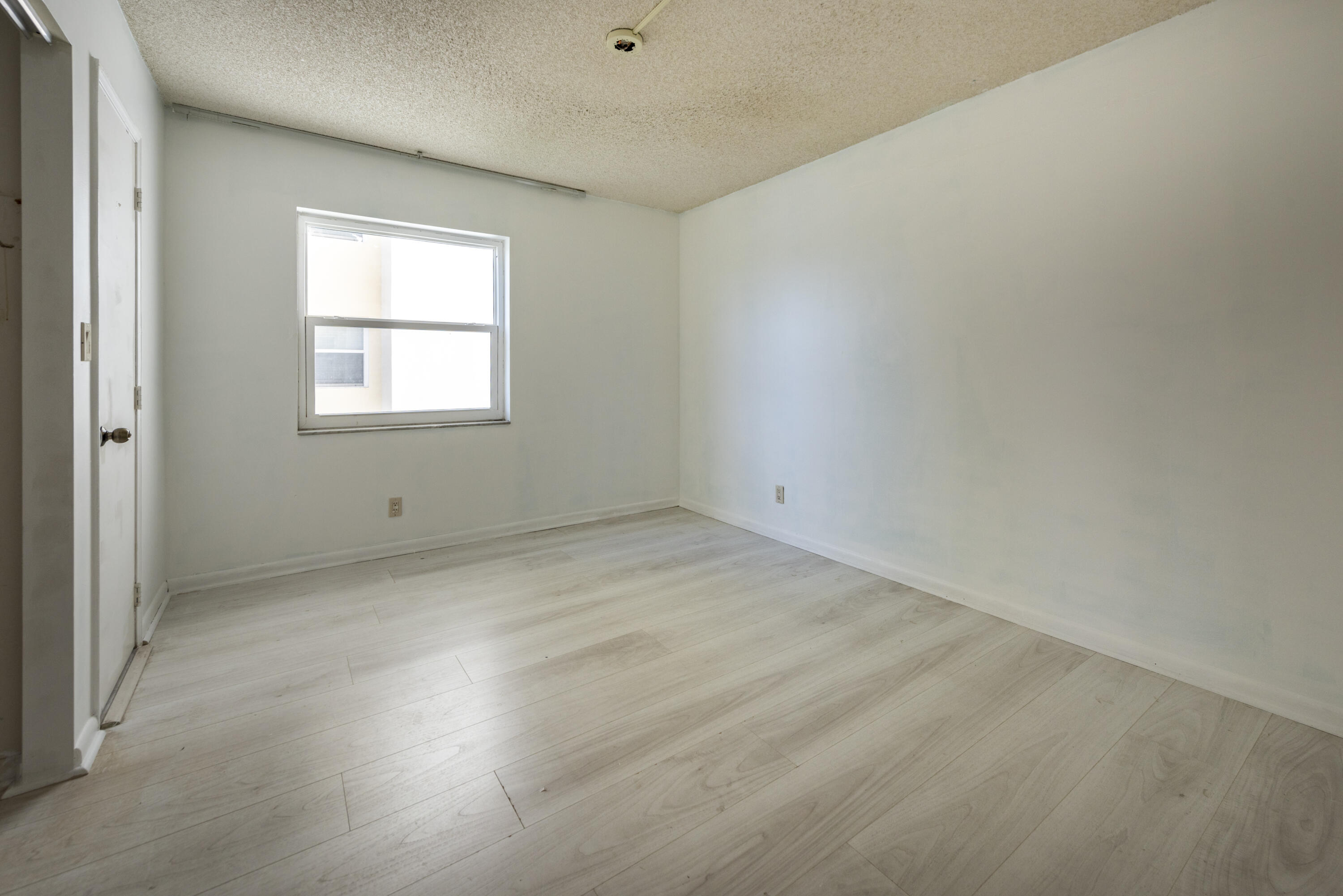 VICTORIA PARK TOWER CONDO - Residential