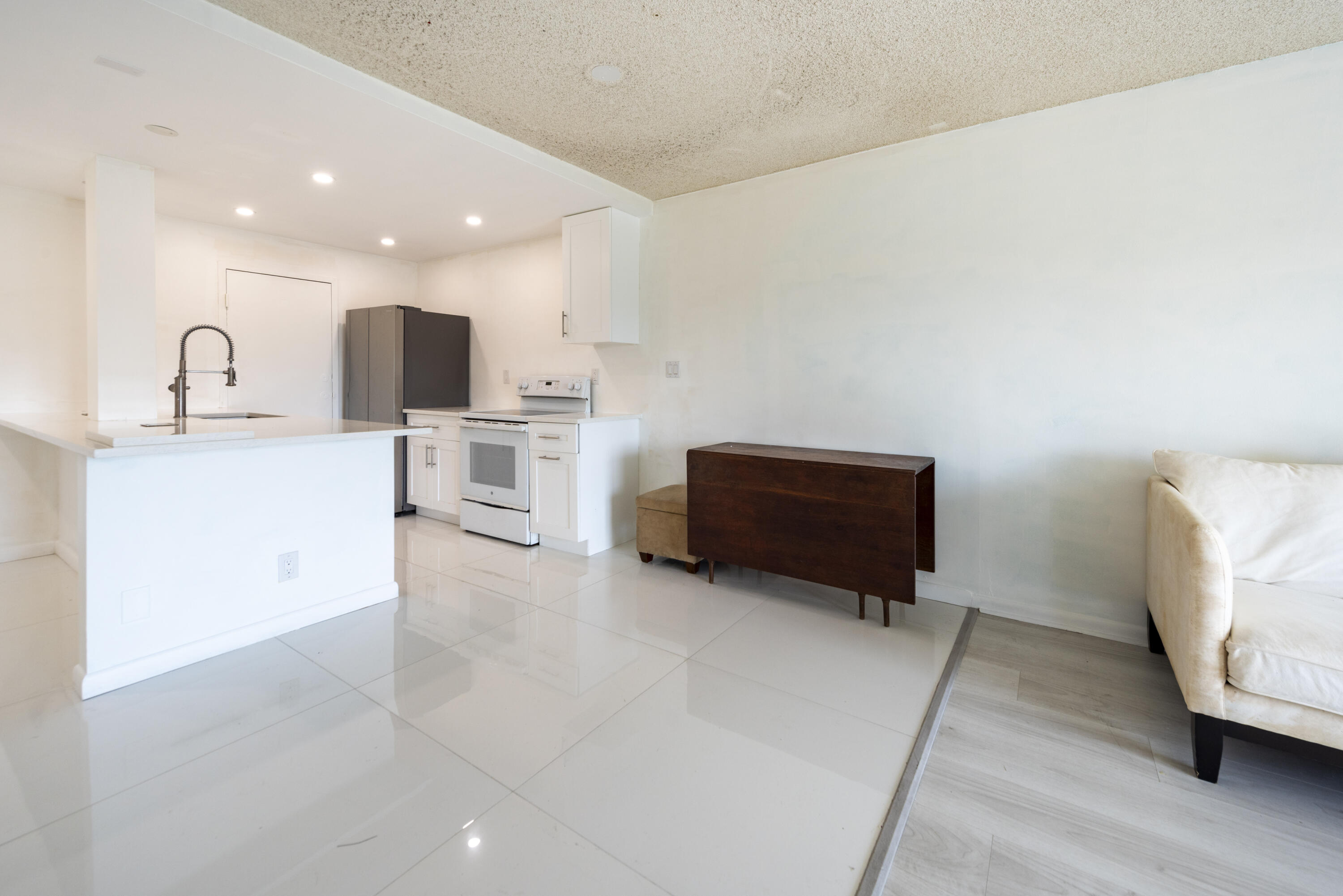 VICTORIA PARK TOWER CONDO - Residential