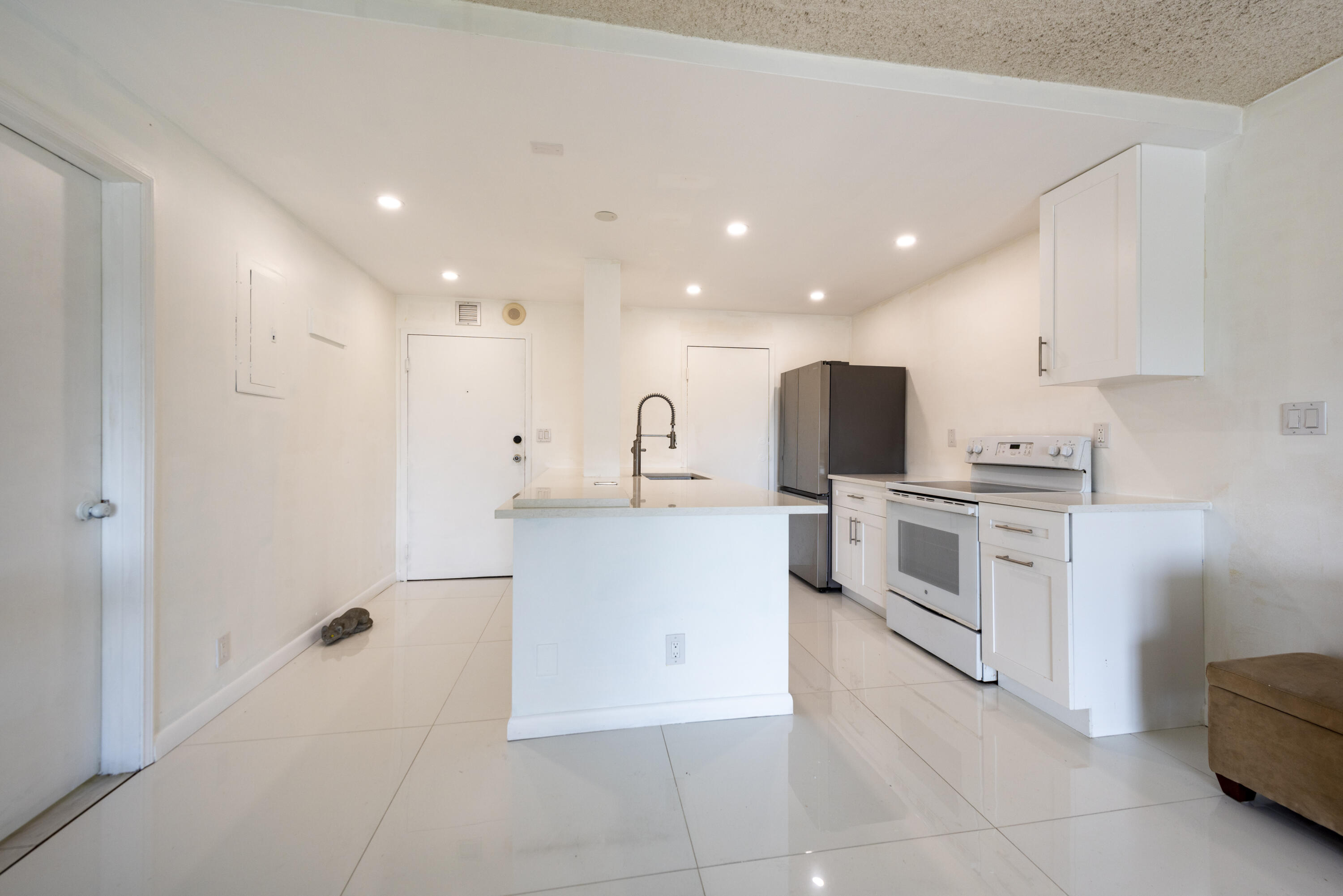 VICTORIA PARK TOWER CONDO - Residential