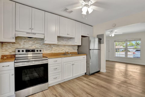 Tiny photo for 5500 N ANDREWS Avenue, Oakland Park, FL 33309 (MLS # B26086783)