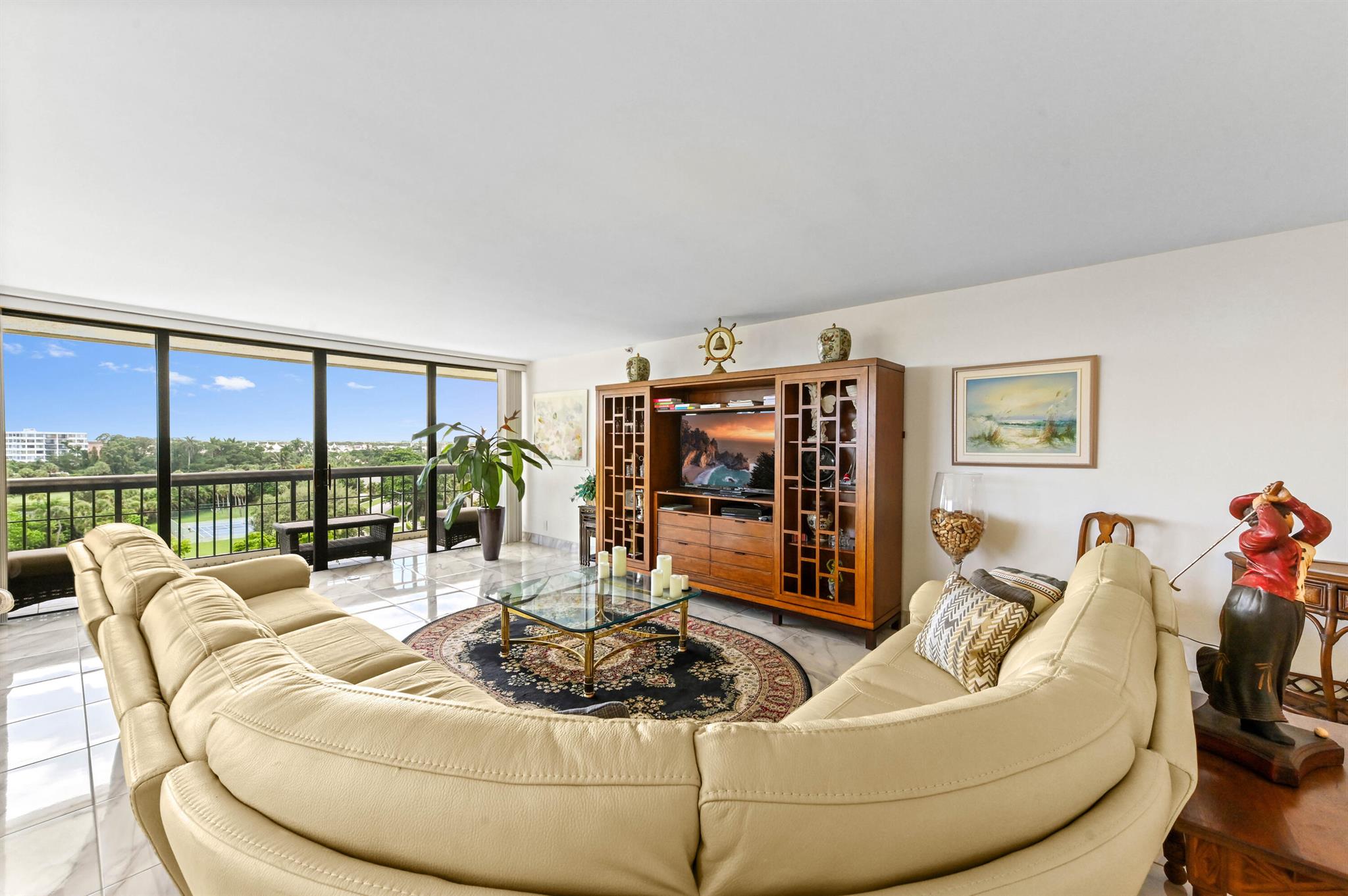 1900 Consulate Place 604