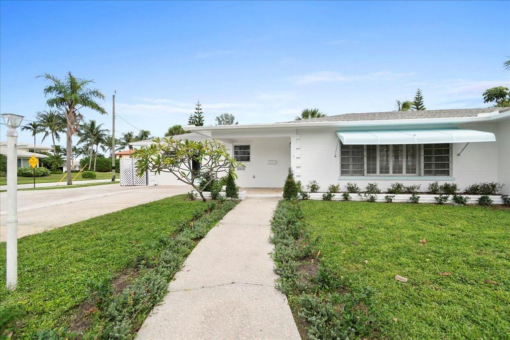 Photo of 2412 N Lakeside Drive, Lake Worth Beach, FL 33460 (MLS # B26029050)