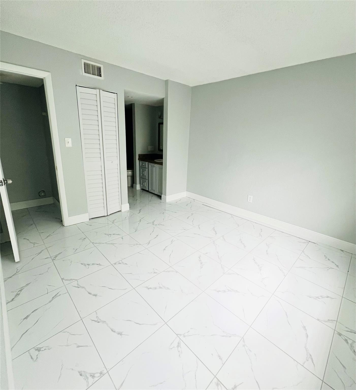 6061 SHAKER WOODS VILLAGE 103, Tamarac, FL, 33319/$224,900 1 6061 SHAKER WOODS VILLAGE 103