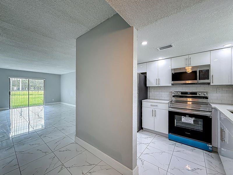 6061 SHAKERWOOD CIRCLE 103