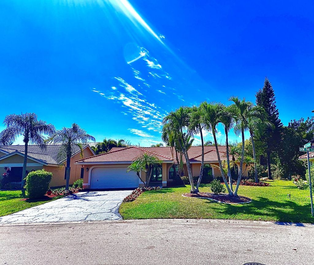 Photo of 5260 NW 98th Lane, Coral Springs, FL 33076 (MLS # B26007716)