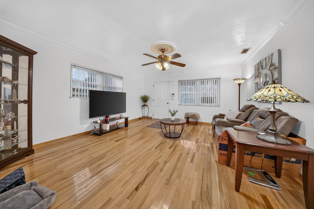 Photo of 2310 SCOTT Street, Hollywood, FL 33020 (MLS # B26077411)