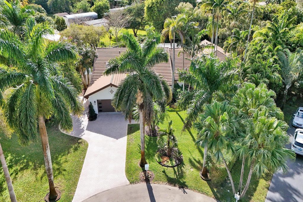 Photo of 2825 SW 132nd Way, Davie, FL 33330 (MLS # F10550087)