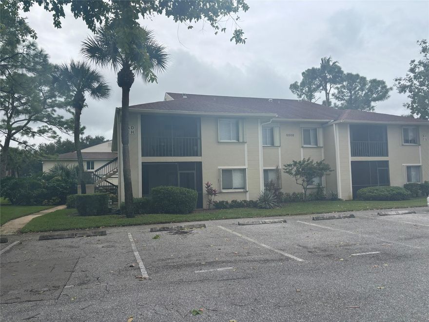 Rarely Avail, 1 Bedroom Located in ChaseWood North Community. Owner would consider rent w/ option to buy. Owner would consider 6 Month rental. Min Credit score 650 and proof of satisfactory Rental History. Rental is Subject to Background check per HOA