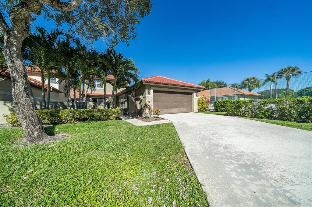 Photo of 12221 Dartmoor Drive, Wellington, FL 33414 (MLS # R10769003)