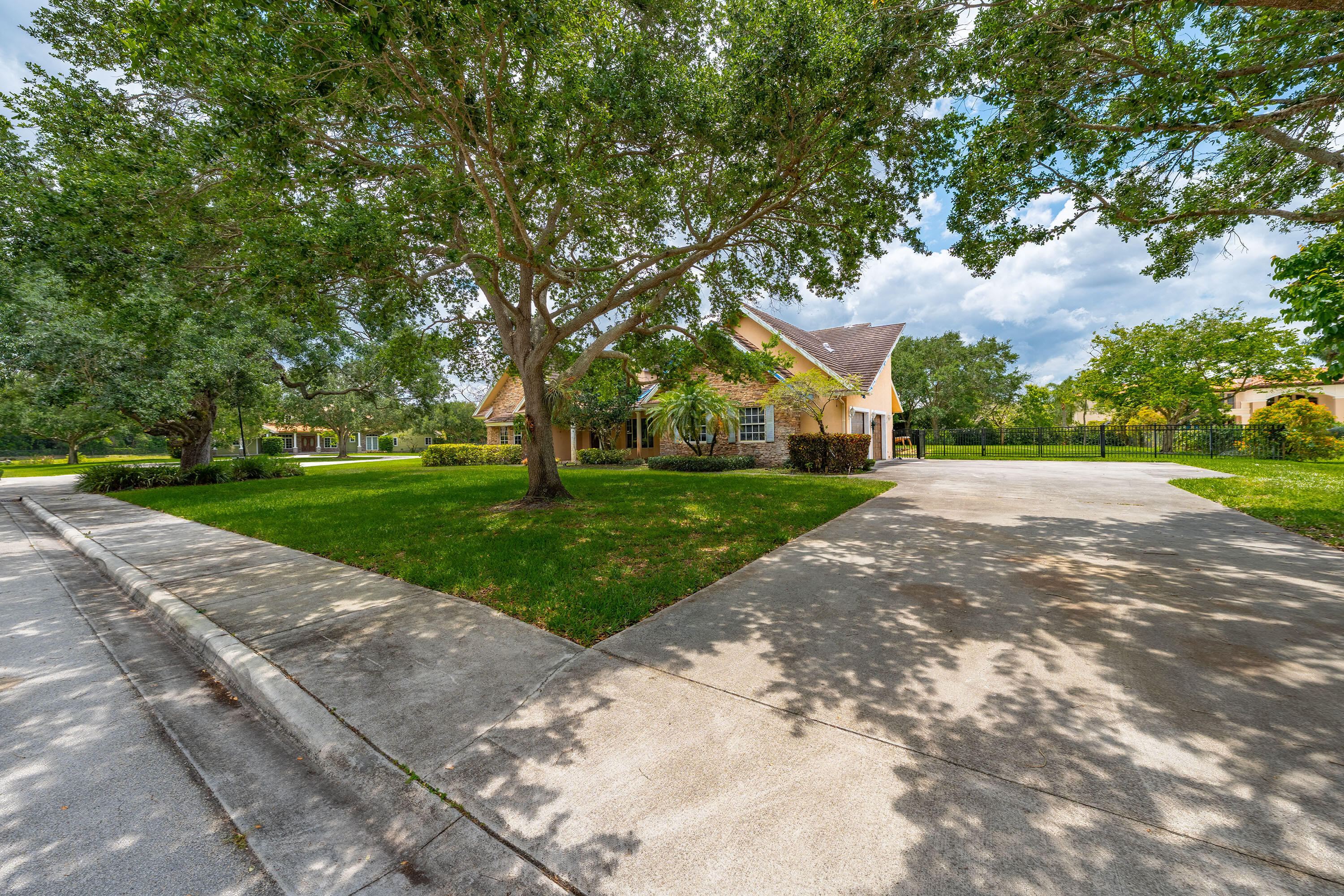 HICKS ESTATES - Residential