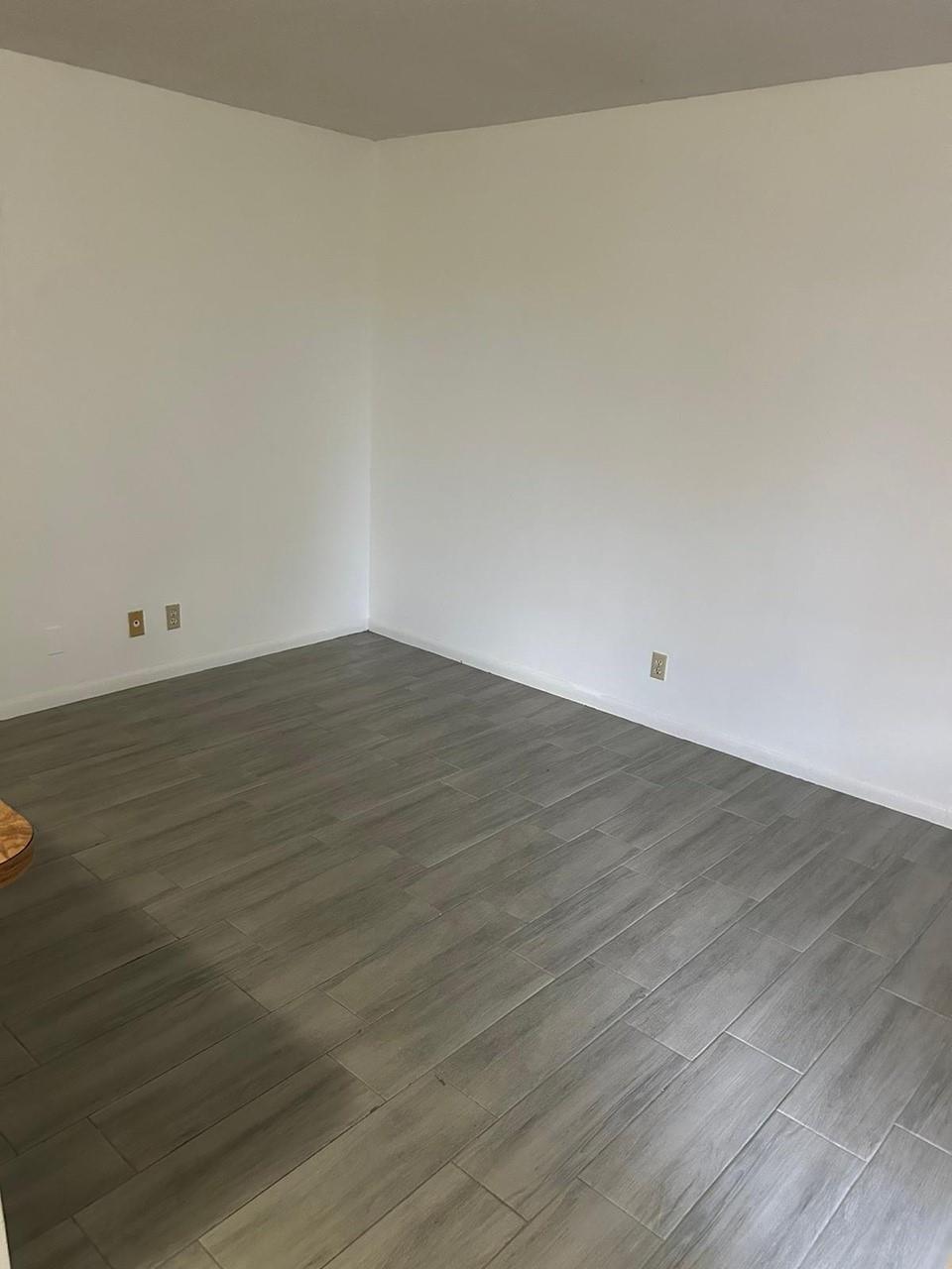 Move into this well-located apartment and enjoy everything Fort Lauderdale has to offer—just minutes from the beach, shopping, dining, and more. A great place to call home at a great price!
? Don’t wait—this one won’t last!
?? Reach out today for more info or to schedule a tour.