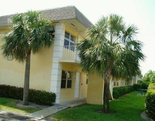 Move into this well-located apartment and enjoy everything Fort Lauderdale has to offer—just minutes from the beach, shopping, dining, and more. A great place to call home at a great price!
? Don’t wait—this one won’t last!
?? Reach out today for more info or to schedule a tour.