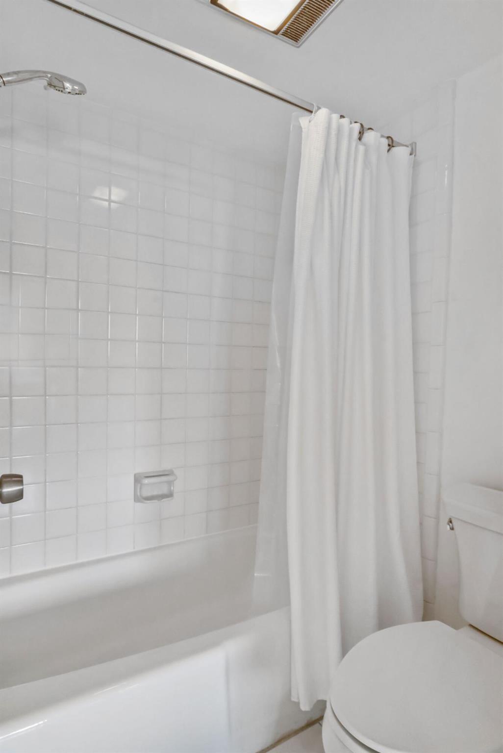 OCEAN VILLAS CONDO APTS - Residential Lease