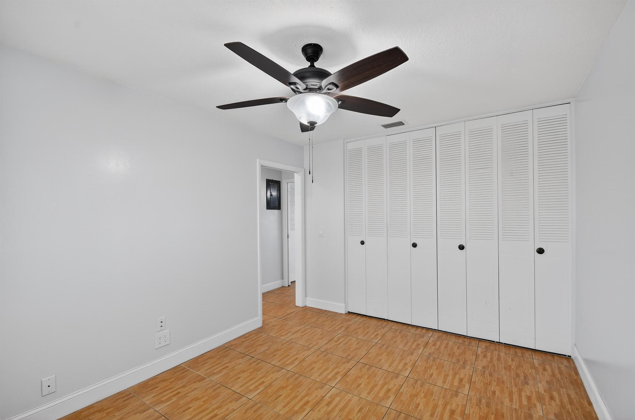 CRESTHAVEN VILLAS CONDO 2 - Residential