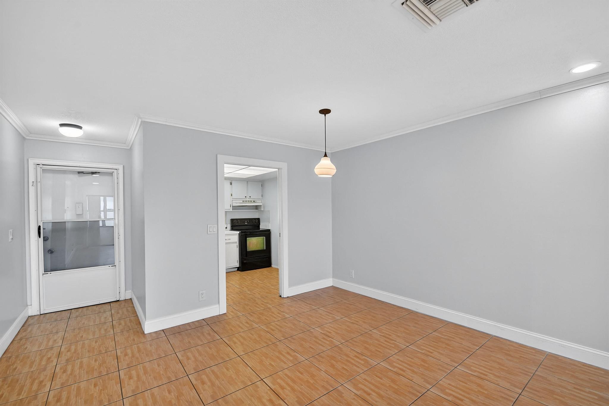 CRESTHAVEN VILLAS CONDO 2 - Residential