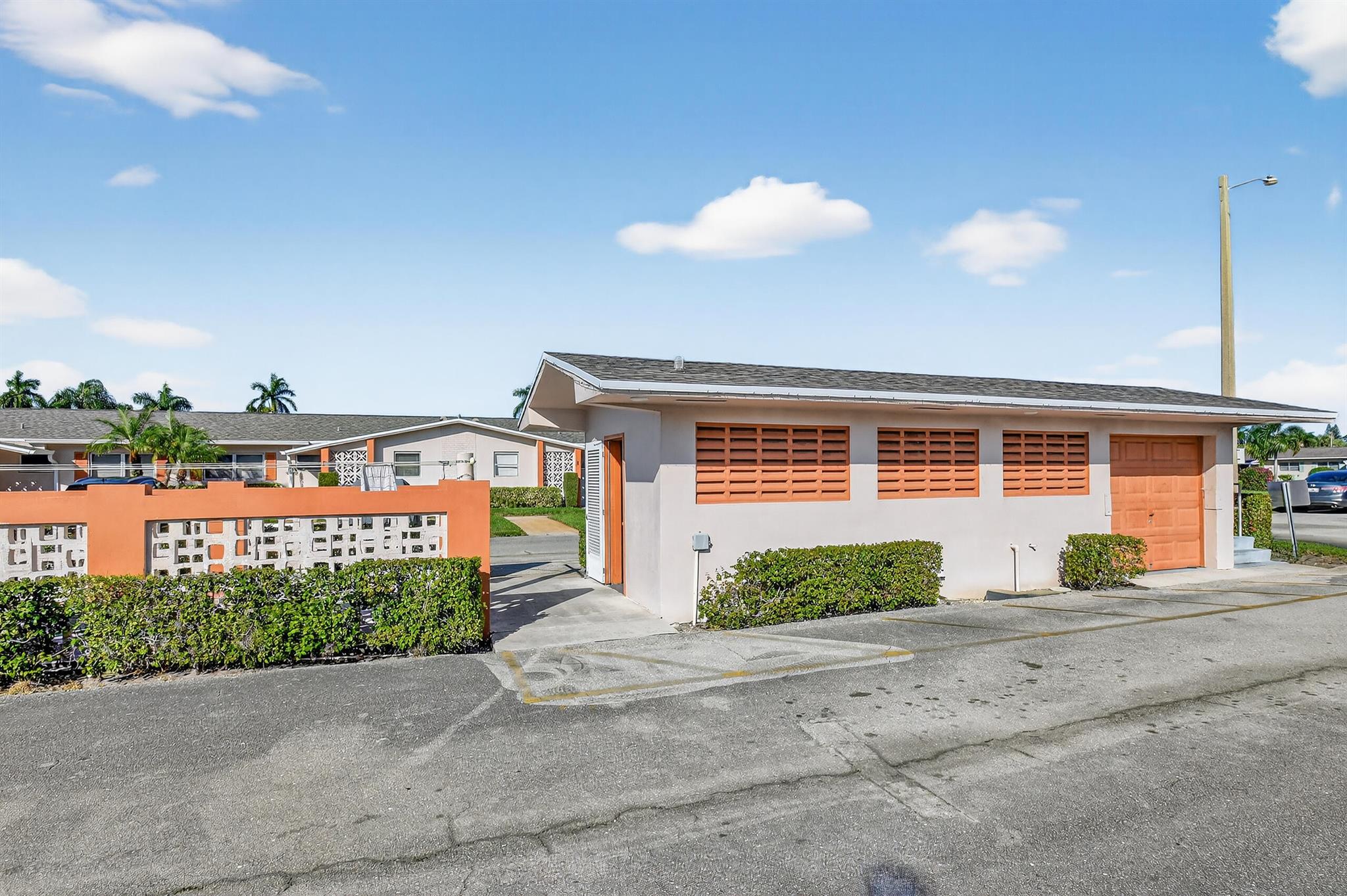 CRESTHAVEN VILLAS CONDO 2 - Residential