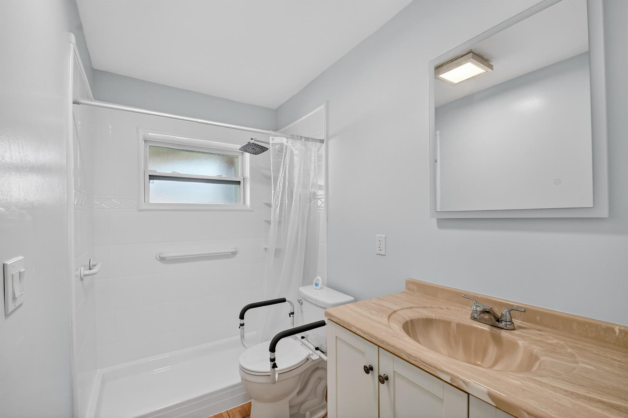 CRESTHAVEN VILLAS CONDO 2 - Residential