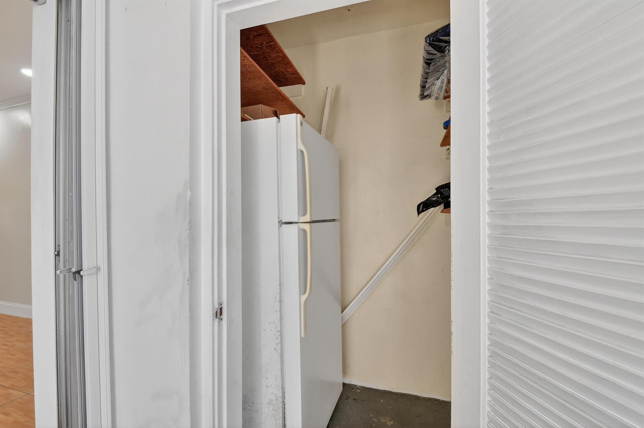 CRESTHAVEN VILLAS CONDO 2 - Residential