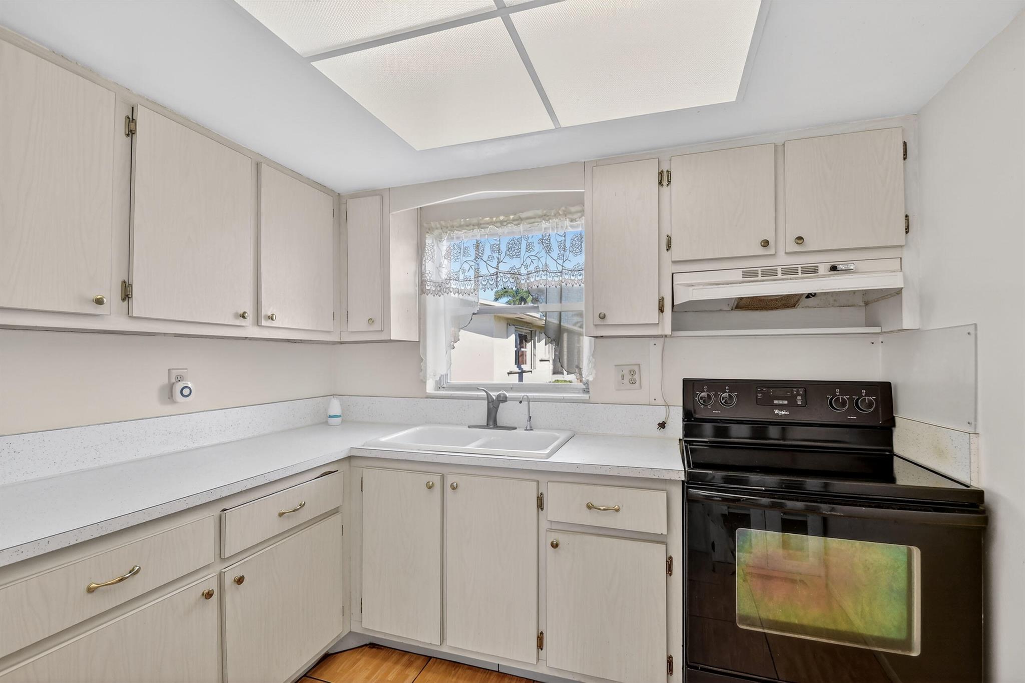 CRESTHAVEN VILLAS CONDO 2 - Residential