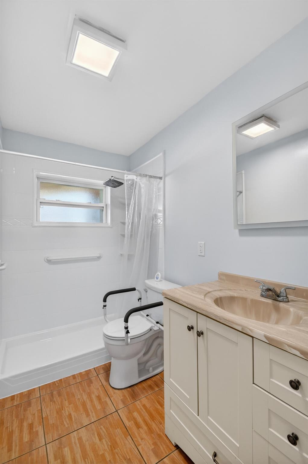 CRESTHAVEN VILLAS CONDO 2 - Residential