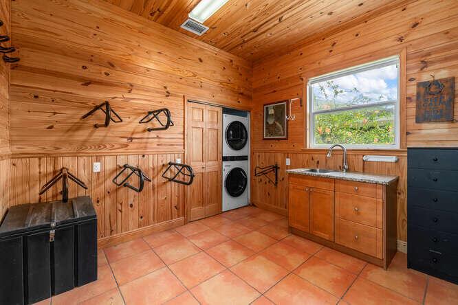 SADDLE TRAIL PARK OF WELL - Residential