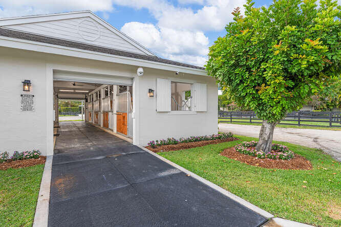 SADDLE TRAIL PARK OF WELLINGTON - Residential