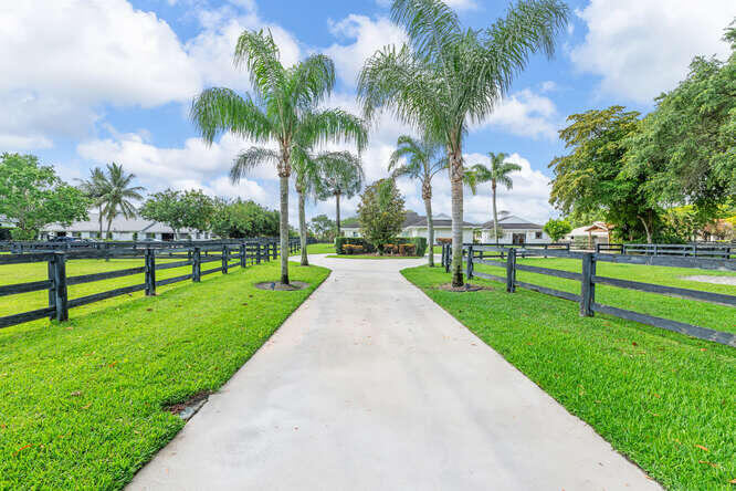 SADDLE TRAIL PARK OF WELLINGTON - Residential