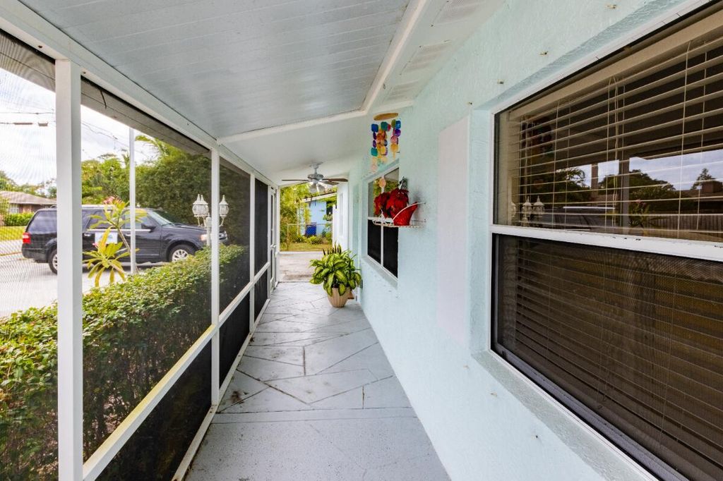 Photo of 4508 SE Chatham Avenue, Stuart, FL 34997 (MLS # R11119189)