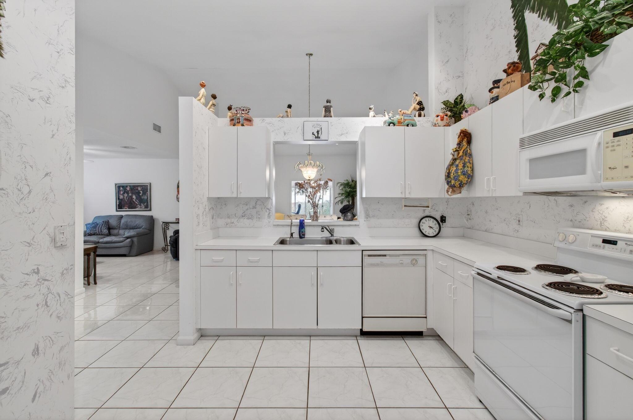 CORAL LAKES - Residential