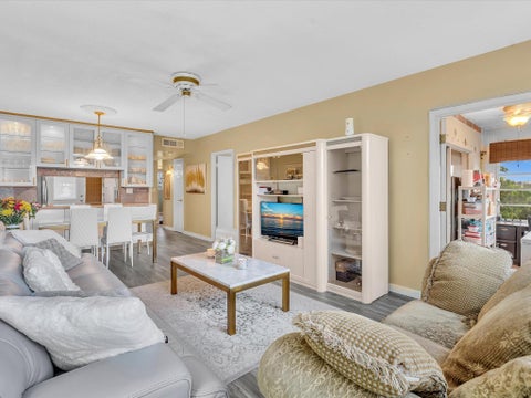 Tiny photo for 2309 Park Lane #316, Hollywood, FL 33021 (MLS # B26077914)